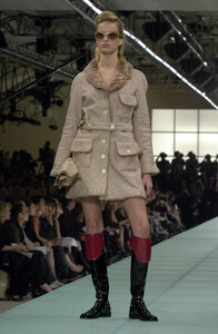 1602967802_Chanel2001WomenRTW36.thumb.jpg.6b396bd4db312f79608d7aa8f6dba4ed.jpg