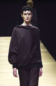 1620169263_YohjiYamamoto2001WomenRTW18.thumb.jpg.8729f0950ccfae20e466cc054b9d9d6e.jpg