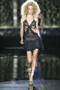 1626604536_JustCavalli2004WomenRTWSpring(1).thumb.jpg.7a552137e5df6a73d5da92cfc41c0c2e.jpg