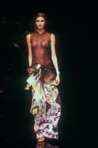 1644751723_GianfrancoFerre2002WomenRTW65.thumb.jpg.a8595b6ff2414629b8d0dd693d60cda4.jpg
