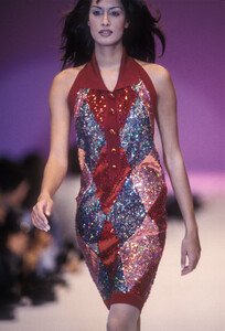 1652637590_LauraBiagiotti1993WomenRTW77.thumb.jpg.5509e2a9cd504b1b6258f71ca57ba13c.jpg