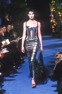 1656790111_DolceGabbana1998WomenRTW173.thumb.jpg.38dfc76149241e54c7de9b82dab89e6b.jpg