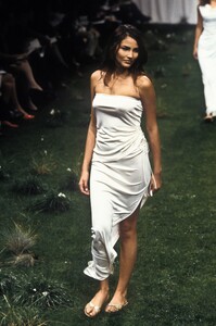 170234258_EmanuelUngaro1999WomenRTW68.thumb.jpg.0063d2577fbbf08dbda0bb175a7390c2.jpg