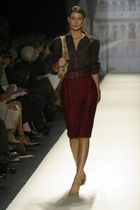 1708661231_OscardelaRenta2003WomenRTW17.thumb.jpg.ba15545793587bc26a2cf404209f149a.jpg