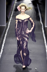 1713054468_JeanPaulGaultier2001HauteCouture102.thumb.jpg.025e04b86b59cbeaf3283590e32c75fc.jpg