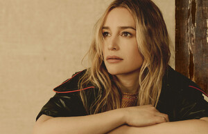 Piper Perabo @ Schön! Magazine February 2022 01.jpg