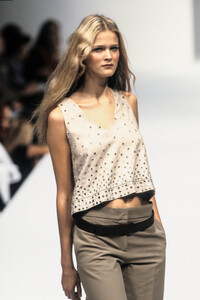 1722829442_MaxMara1999WomenRTW10.thumb.jpg.4942ac374cf810a7ca508578b78f90ab.jpg