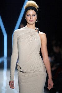 1733284321_DonnaKaran2003WomenRTW126.thumb.jpg.c41a7ba7572b810d30992f788f4cab2e.jpg