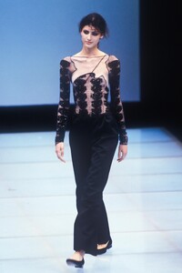 1747279303_GiorgioArmani1999WomenRTW95.thumb.jpg.667a289eda2978e5b01279927c8ec71d.jpg