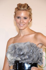 17667-maggie-grace-at-the-2009-cfda-fashion-awards.jpg