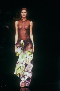 1768012154_GianfrancoFerre2002WomenRTW80.thumb.jpg.e4ac4d23029a65423814b24bfc7efafe.jpg