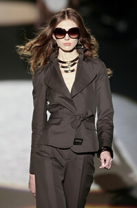 1798302358_Dsquared2Spring2009iTaNB4VuLOTx.thumb.jpg.80608f7577f1f9999e427a5188fb1341.jpg