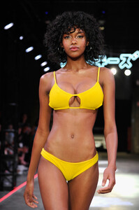 1821665214_FrankiesBikinisResort2019RunwayShowfLAztCgZS3zx.thumb.jpg.8862fd79b9c368ae6c4f0a23d41b4f92.jpg