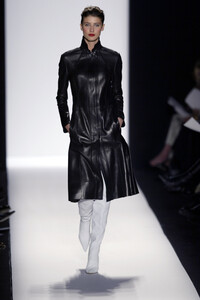 1830450700_NarcisoRodriguez2003WomenRTW26.thumb.jpg.a23b055c83a85c6f9994f90c7eb4d5a3.jpg