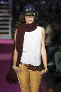 1834578787_Dsquared22003WomenRTW14.thumb.jpg.1459aabf65019df69caf83f16b1d4617.jpg