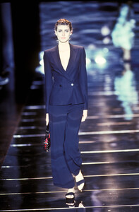 1862243467_GiorgioArmani2002WomenSS32.thumb.jpg.69eb93657b70f02bbb84162fe3c469c2.jpg
