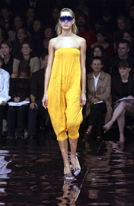 1872959983_StellaMcCartney2002WomenRTW51.thumb.jpg.dc80b7d4c9d7da2e90858b290be90325.jpg