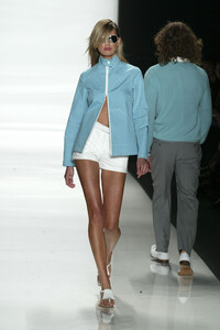 1889335284_MichaelKors2003WomenRTW30.thumb.jpg.7827fca2748818ff08d8b0d302475119.jpg