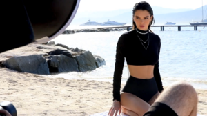Kendall Jenner Messika-00.00.21.966.png