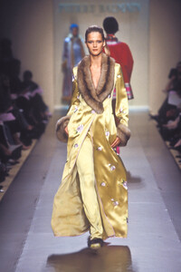 1919314154_PierreBalmain2000HauteCouture59.thumb.jpg.797195d819b2846b85efd13158bfb10c.jpg