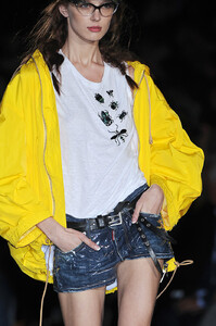 1919719925_Dsquared2Spring2010Details5GuQUmSSTjUx.thumb.jpg.94208c30761b9468eee4f641883b6bd0.jpg