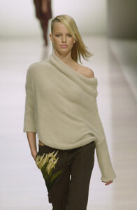 1926041339_Chloe2001WomenRTW50.thumb.jpg.90e6e8c0ee105bac80cef9a96ffe837a.jpg