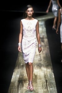 1959312017_Valentino1998WomenRTW109.thumb.jpg.41ced1625e041d75932d791d1df3a7a6.jpg