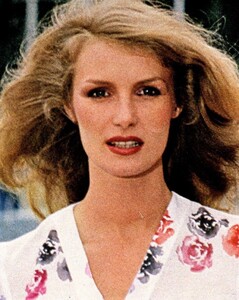 1980EleganceParis054.thumb.jpg.b6d209c05ad6d53ef4ec5f587a9ef729.jpg