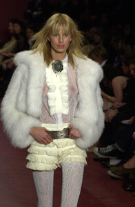 1981884001_Fendi2001WomenRTW82.thumb.jpg.364042e22989384b1a3ab17a91e3054a.jpg