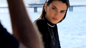 Kendall Jenner Messika-00.00.20.733.png