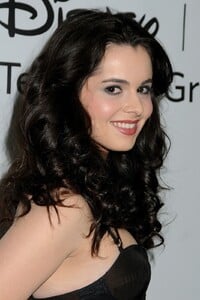 2012-Winter-TCA-Tour-vanessa-marano-bay-31901232-1707-2560.jpg