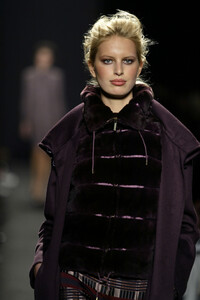 2012925477_CarolinaHerrera2004FW15.thumb.jpg.3a6b1b34f96df5c30471eb5196a8be62.jpg