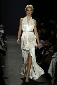 2015507689_CarolinaHerrera2004FW19.thumb.jpg.1c54ac8ba7d5483361b9746efb6f4f5c.jpg