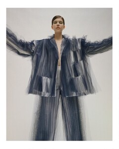 2018.12-Vogue-Czechoslovakia-5.jpg