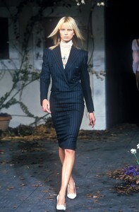 2018744375_DolceGabbana2001Fall1.thumb.jpg.0cccc5ce3ebc94812e96c565af9355d1.jpg