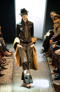 2035748982_JeanPaulGaultier2000WomenRTW34.thumb.jpg.9f09c0443aed7171c97f5786e5208b01.jpg