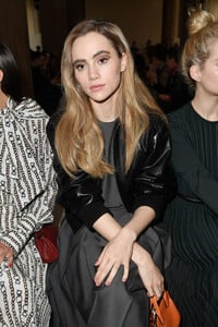 Suki+Waterhouse+Salvatore+Ferragamo+Front+N6GX8mB9SXKx.jpg