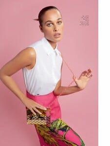 Hello! Fashion Monthly 03.2022-page-008.jpg