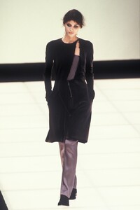 2067672829_GiorgioArmani1999WomenRTW64.thumb.jpg.2645db2a609332dca33783df0036a0a6.jpg