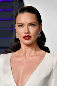 Adriana+Lima+2019+Vanity+Fair+Oscar+Party+heQ0KJJtwzTx.jpg