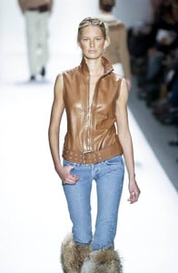 2081503665_MichaelKors2002WomenRTW8.thumb.jpg.7a1cee1e196189eaebb08691874a56e6.jpg