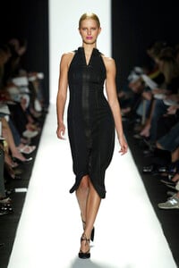 2087302107_NarcisoRodriguez2004WomenRTW57.thumb.jpg.5c8195445f3c98d96eec3e2e869208f8.jpg
