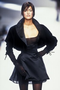 225161020_ClaudeMontana1994WomenRTW168.thumb.jpg.9f1adfe6013ea9df33ad7ba2fa0136fe.jpg