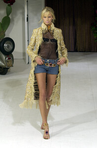 23946778_DolceGabbana2001WomenRTW70.thumb.jpg.4b35ec73fbbbf265d912b131a4691c74.jpg