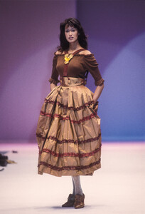 283791082_LauraBiagiotti1993WomenRTW44.thumb.jpg.c3d8b46a7e9f14627319bc51abc7302d.jpg