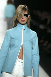 289777486_MichaelKors2003WomenRTW31.thumb.jpg.ff35dbab33688a6ac8903832b074937a.jpg
