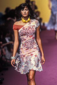 325372708_KarlLagerfeld1995WomenRTW44.thumb.jpg.deef500774f51c9a365de64d1d4a2f14.jpg