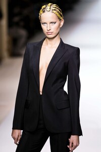337005516_JeanPaulGaultier2003HauteCouture4.thumb.jpg.b90046feefa7e8f2dfcbfc0ab0a641b1.jpg