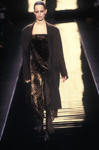 341721446_DonnaKaran2001WomenRTW17.thumb.jpg.af056c063188fed4a035b3f5fc30cf8c.jpg