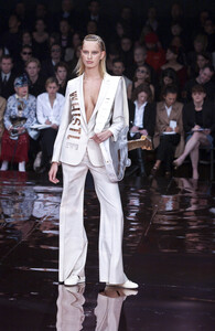 367506693_StellaMcCartney2002WomenRTW15.thumb.jpg.99dec6a333037c1b2ed1202ed1092918.jpg